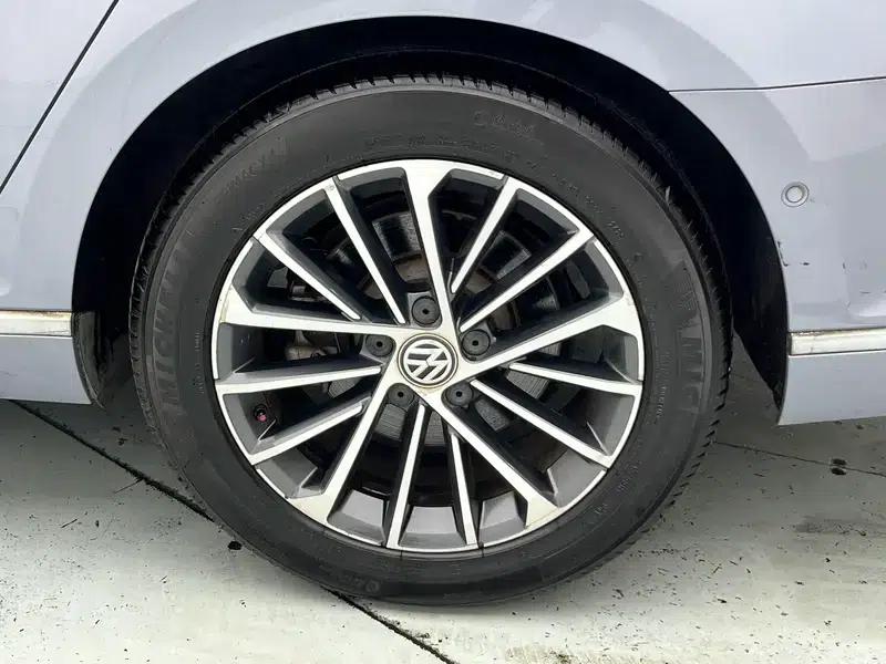 2020 Volkswagen Passat 380TSI DSG Luxury — миниатюра 9