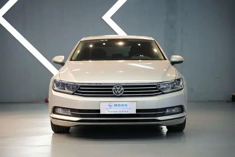 2017 Volkswagen Passat 330TSI DSG Luxury — миниатюра 2