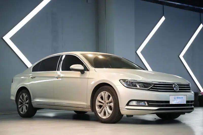 2017 Volkswagen Passat 330TSI DSG Luxury — миниатюра 3