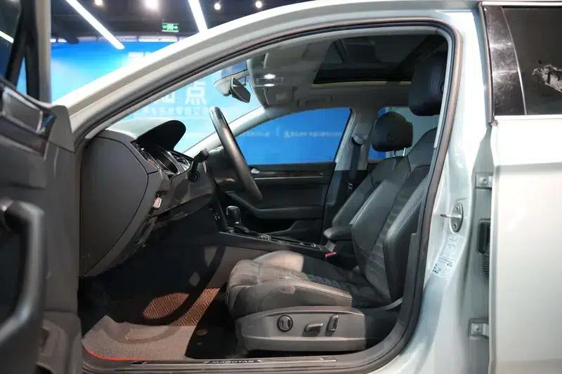 2017 Volkswagen Passat 330TSI DSG Luxury — миниатюра 24