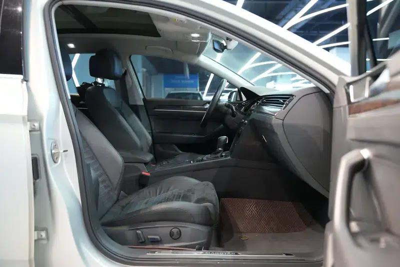 2017 Volkswagen Passat 330TSI DSG Luxury — миниатюра 25