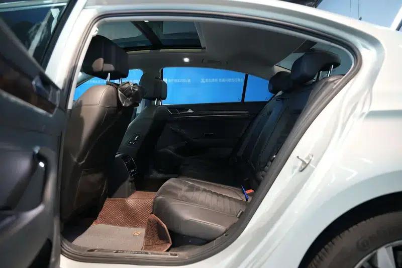 2017 Volkswagen Passat 330TSI DSG Luxury — миниатюра 26
