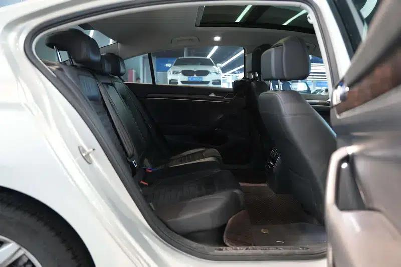 2017 Volkswagen Passat 330TSI DSG Luxury — миниатюра 28