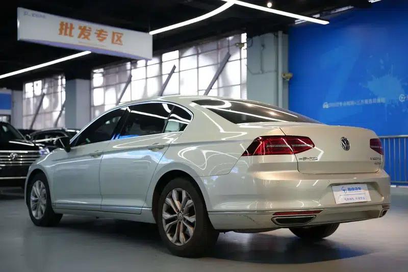 2017 Volkswagen Passat 330TSI DSG Luxury — миниатюра 4