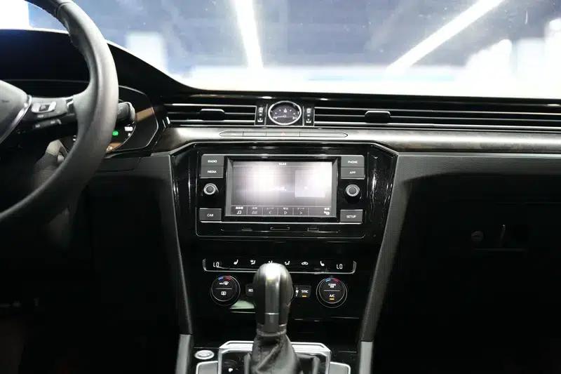 2017 Volkswagen Passat 330TSI DSG Luxury — миниатюра 10