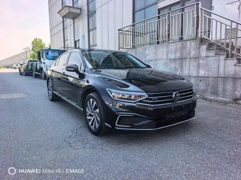 2022 Volkswagen Magotan PHEV Luxury Edition — миниатюра 3