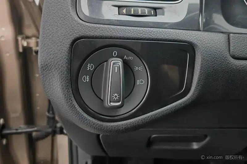 2018 Golf 230TSI Automatic Luxury — миниатюра 15