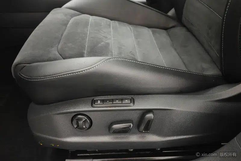 2018 Golf 230TSI Automatic Luxury — миниатюра 18