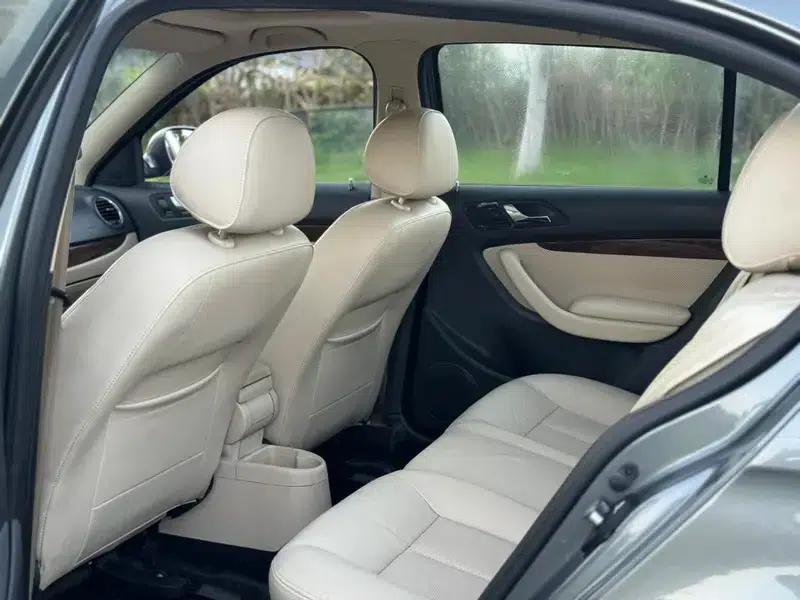 2011 Volkswagen Lavida 1.6L Automatic Premium Edition — миниатюра 14