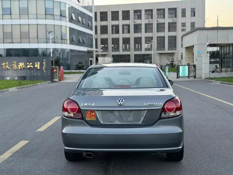2011 Volkswagen Lavida 1.6L Automatic Premium Edition — миниатюра 6