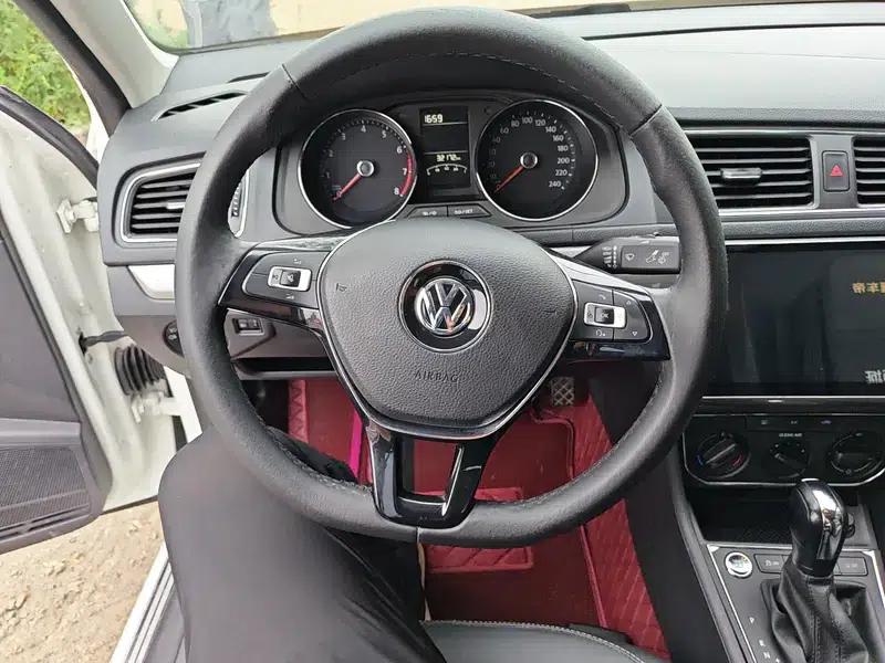 2017 Volkswagen Lavida 1.6L Automatic Comfort Edition — миниатюра 11