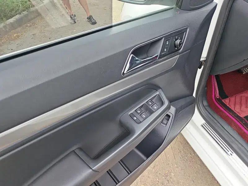 2017 Volkswagen Lavida 1.6L Automatic Comfort Edition — миниатюра 15