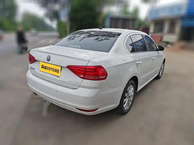 2017 Volkswagen Lavida 1.6L Automatic Comfort Edition — миниатюра 4