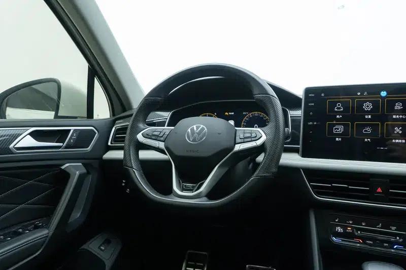 Tiguan L 2024 330TSI 2WD R-Line Premium Edition — миниатюра 16