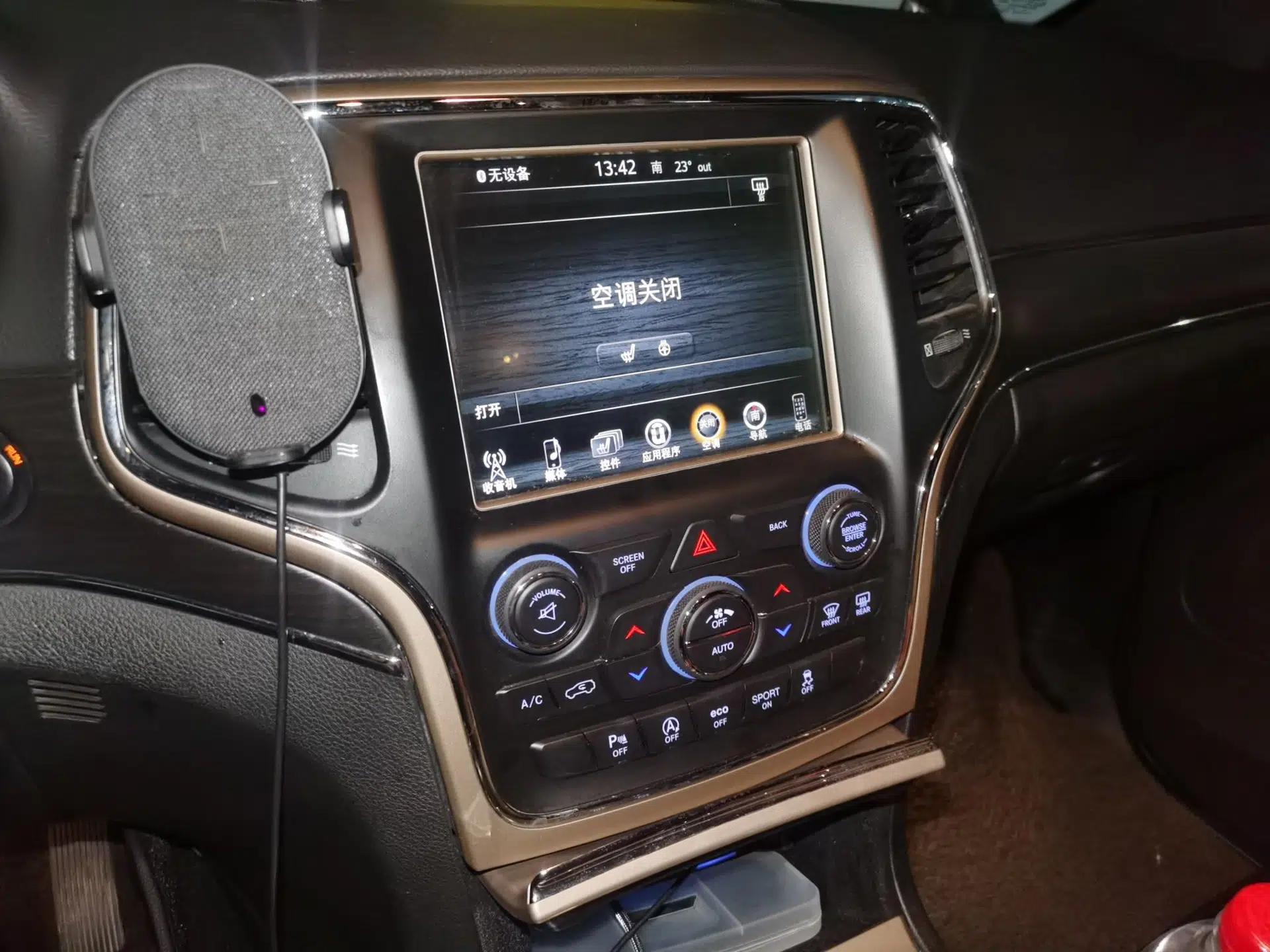 Jeep Grand Cherokee 2016 3.0L Comfort Navigation Edition — миниатюра 13