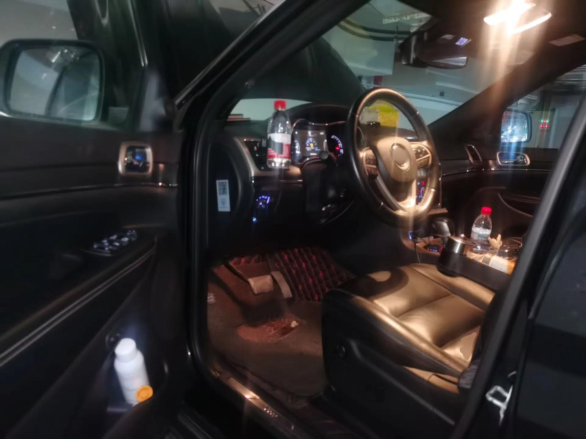 Jeep Grand Cherokee 2016 3.0L Comfort Navigation Edition — миниатюра 16