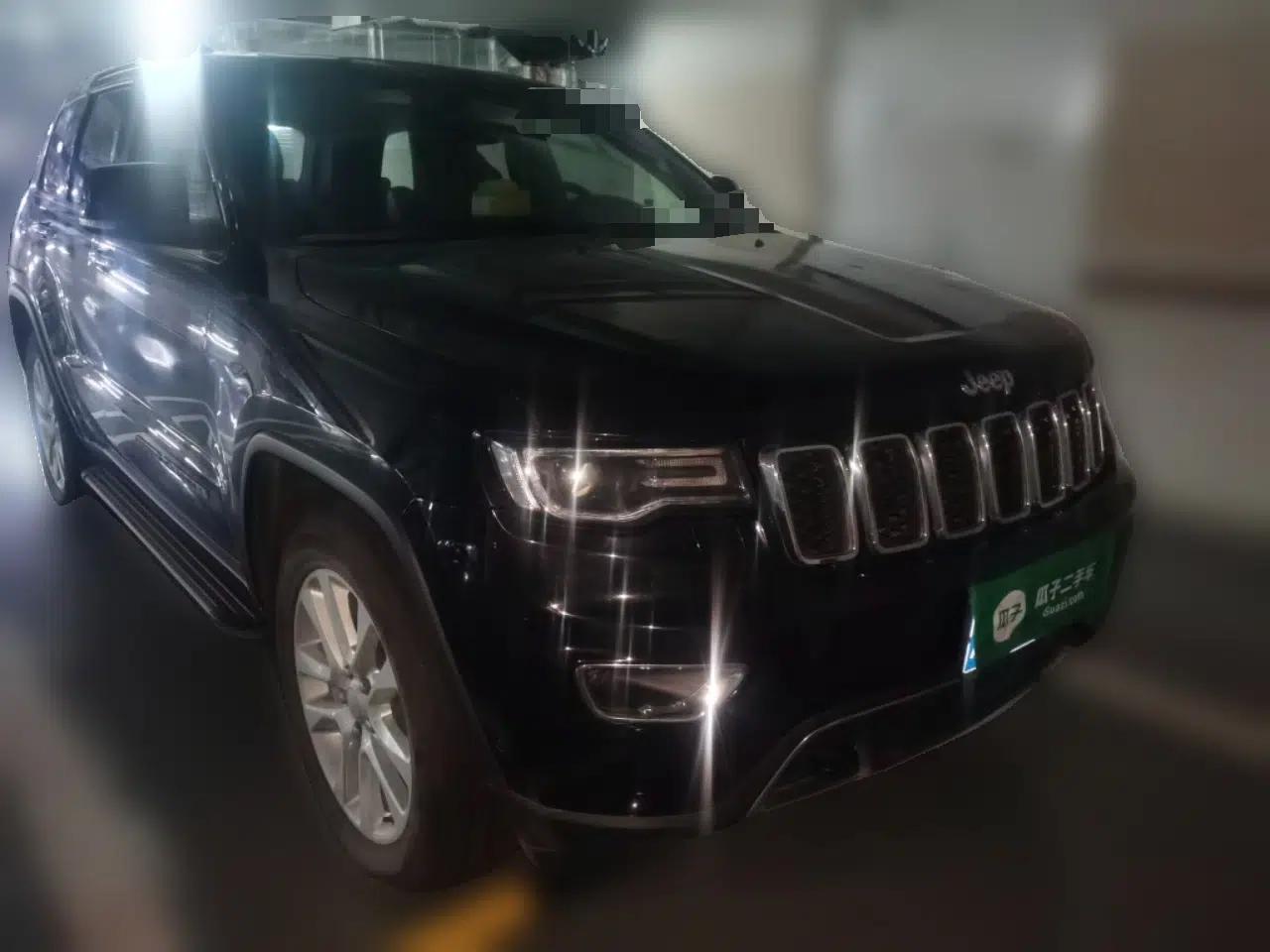 Jeep Grand Cherokee 2016 3.0L Comfort Navigation Edition — миниатюра 3