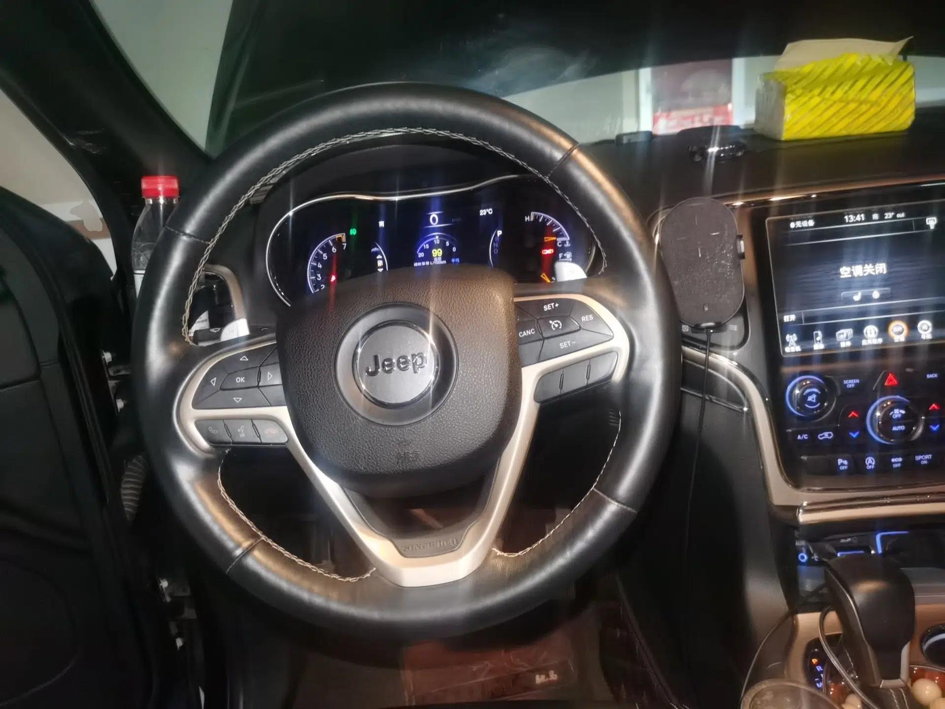 Jeep Grand Cherokee 2016 3.0L Comfort Navigation Edition — миниатюра 10