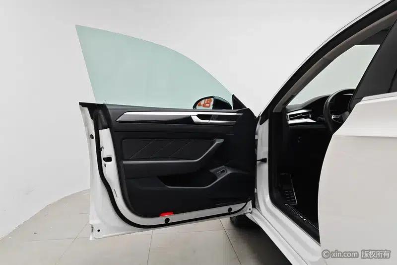 Volkswagen CC 2021 380TSI Striking Edition — миниатюра 21