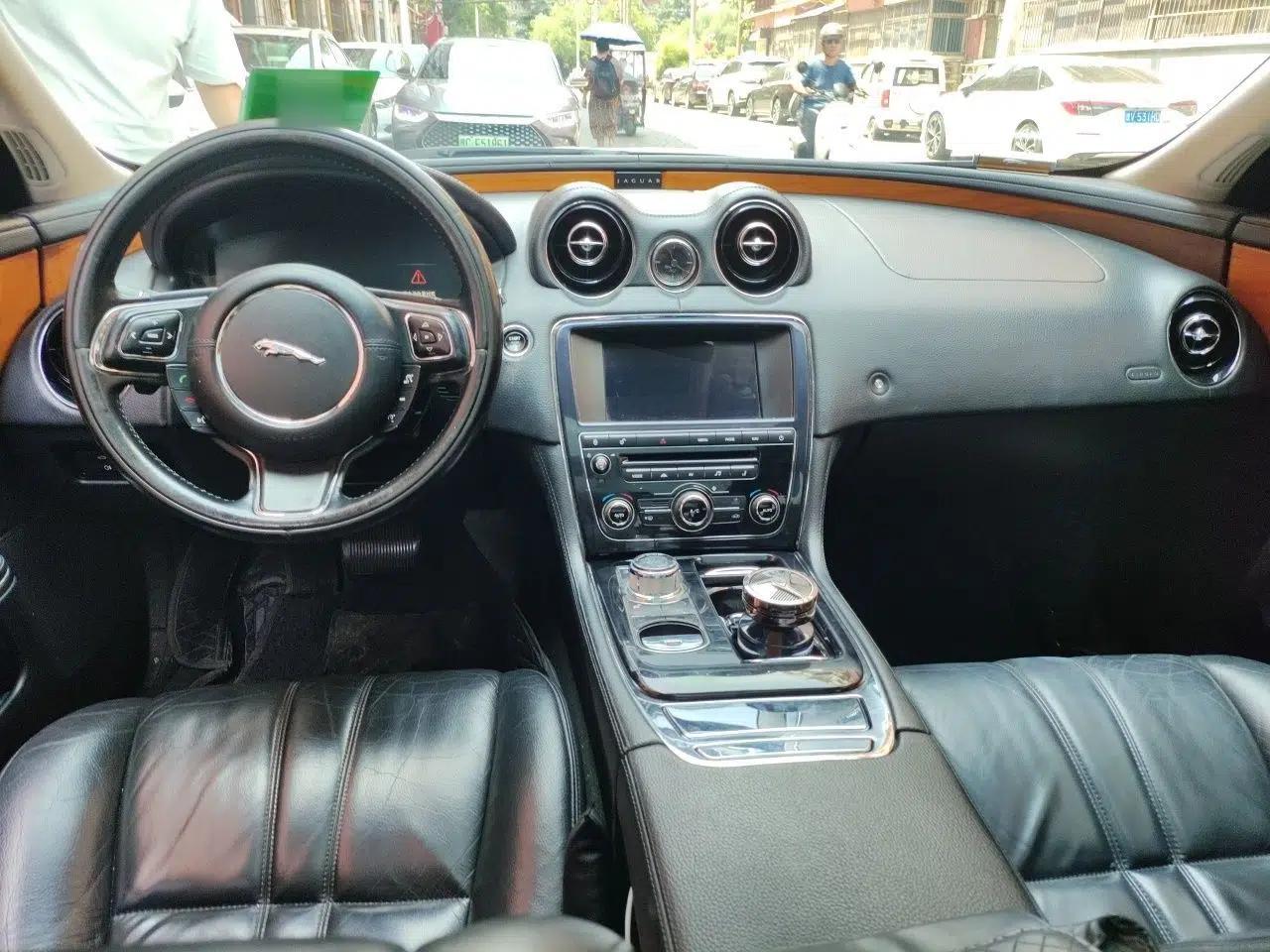 Jaguar XJ 2013 XJL 2.0T Elegance Business Edition — миниатюра 9