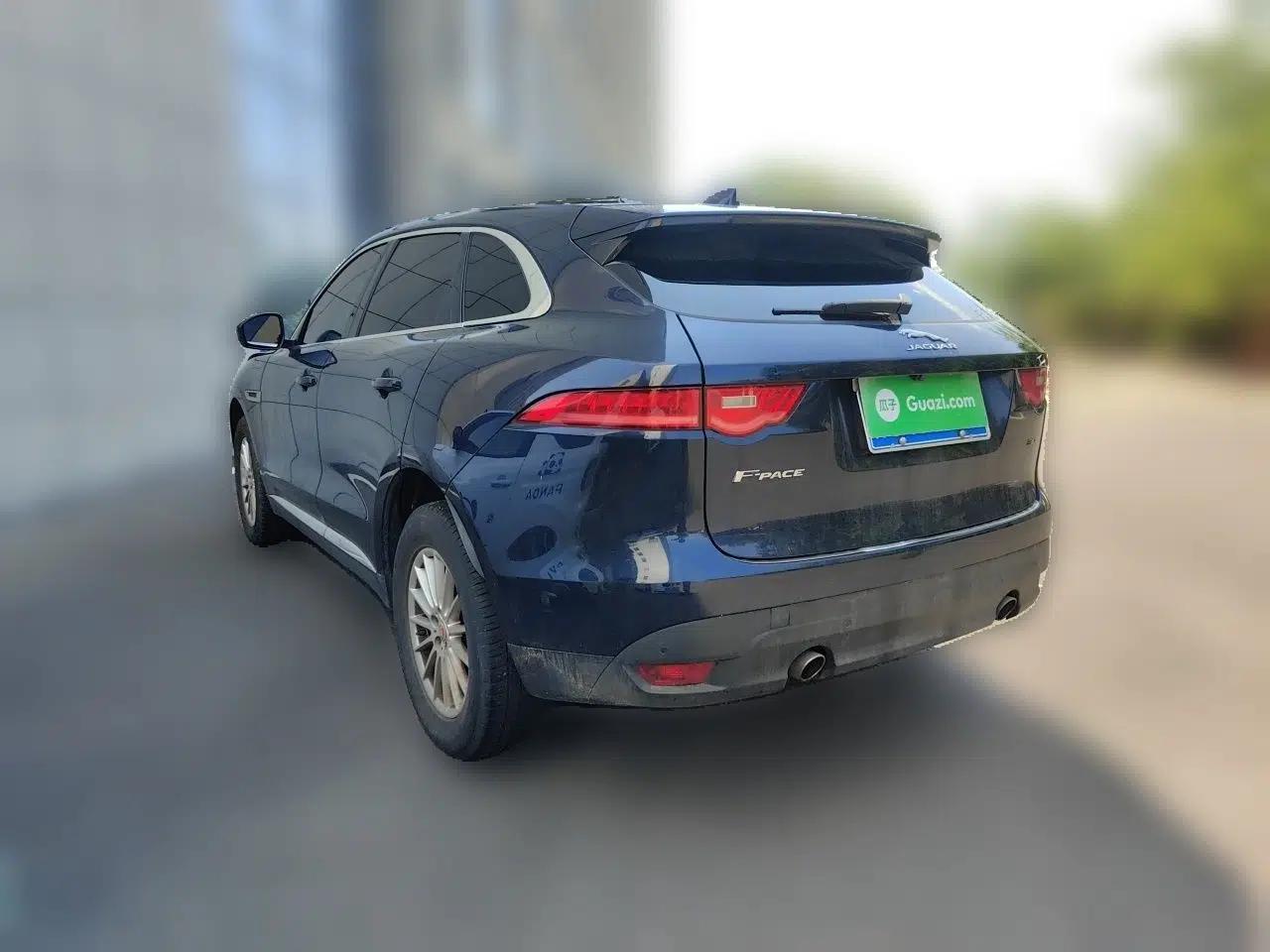 Jaguar F-PACE 2018 2.0T Two-Wheel Drive Urban Deluxe Edition — миниатюра 4