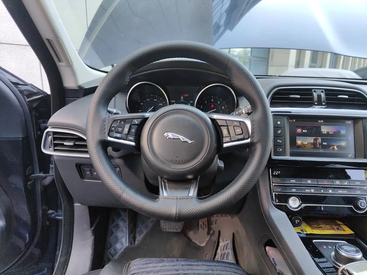 Jaguar F-PACE 2018 2.0T Two-Wheel Drive Urban Deluxe Edition — миниатюра 10