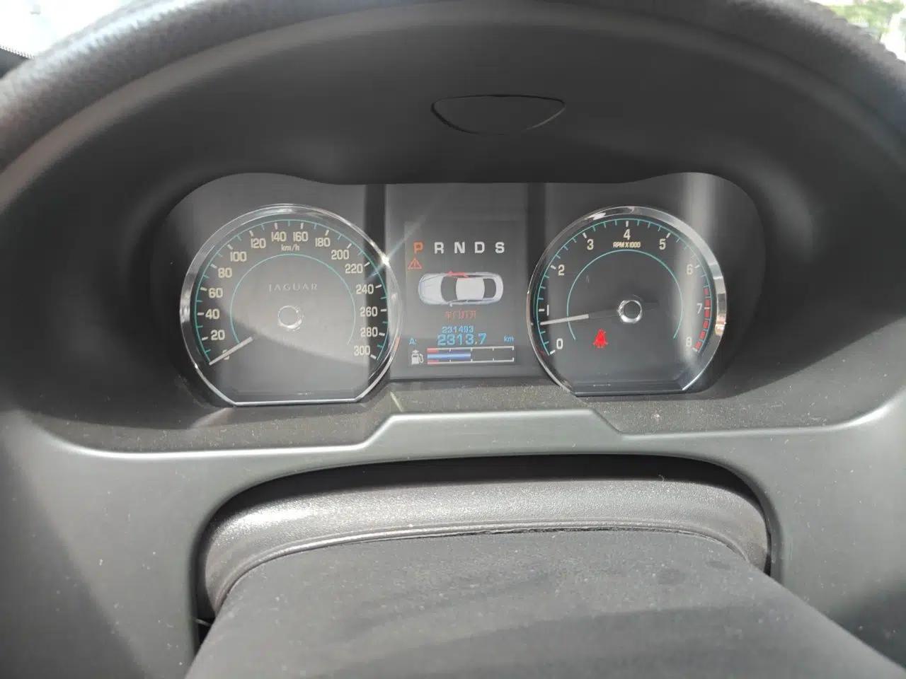 Jaguar XF 2012 XF 3.0L V6 London Limited Edition — миниатюра 12