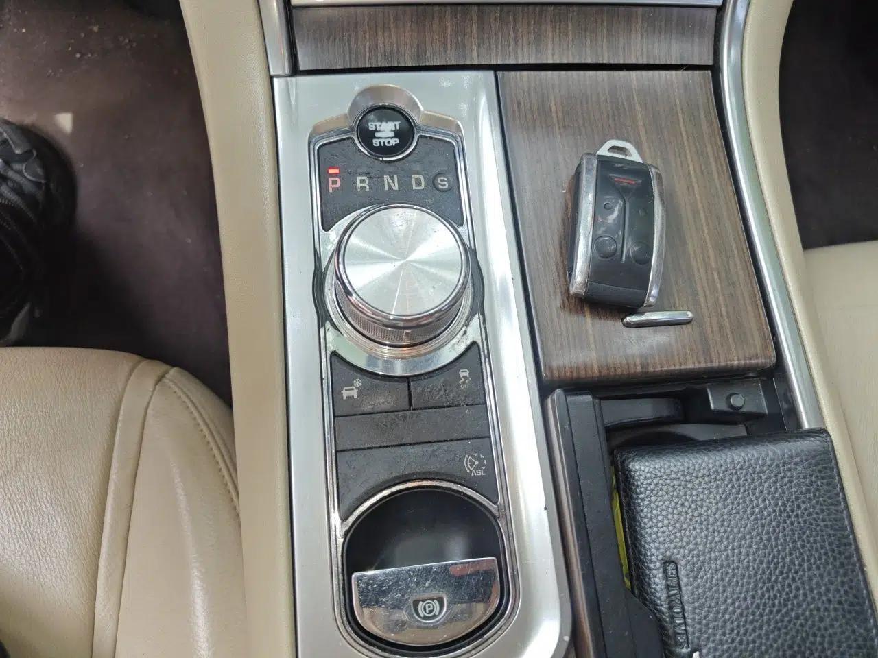 Jaguar XF 2012 XF 3.0L V6 London Limited Edition — миниатюра 14