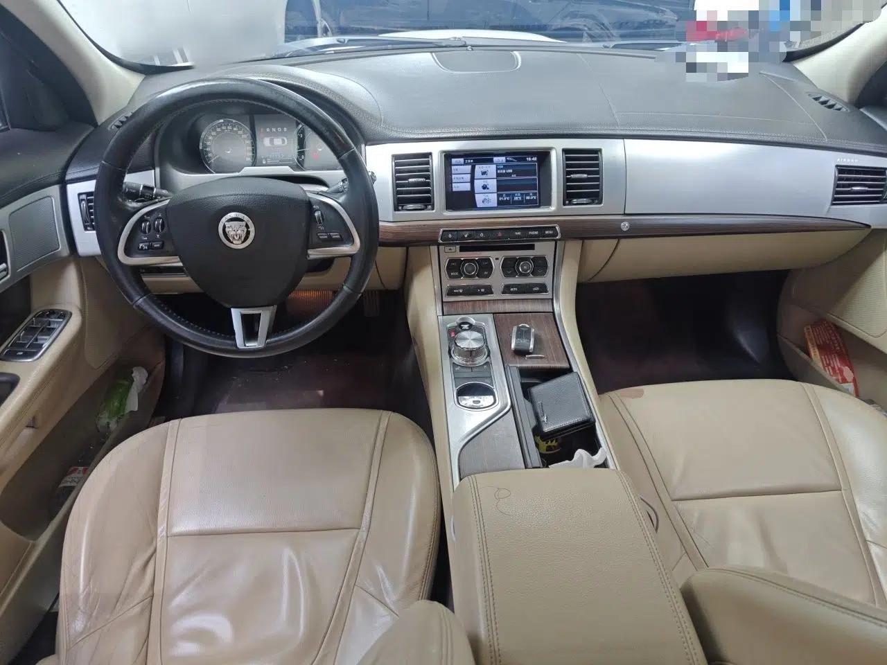 Jaguar XF 2012 XF 3.0L V6 London Limited Edition — миниатюра 9