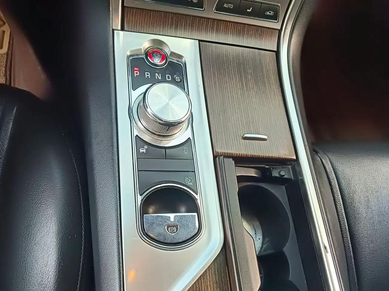 Jaguar XF 2015 XF 2.0T Prestige Edition — миниатюра 14