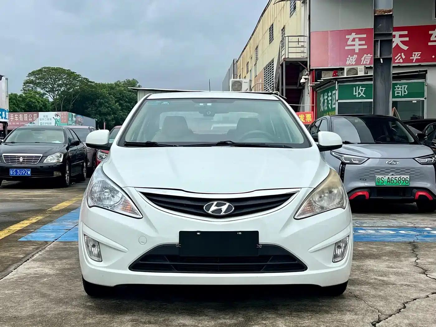 2010 Hyundai Reina Sedan 1.4L Automatic Comfort GS — миниатюра 2