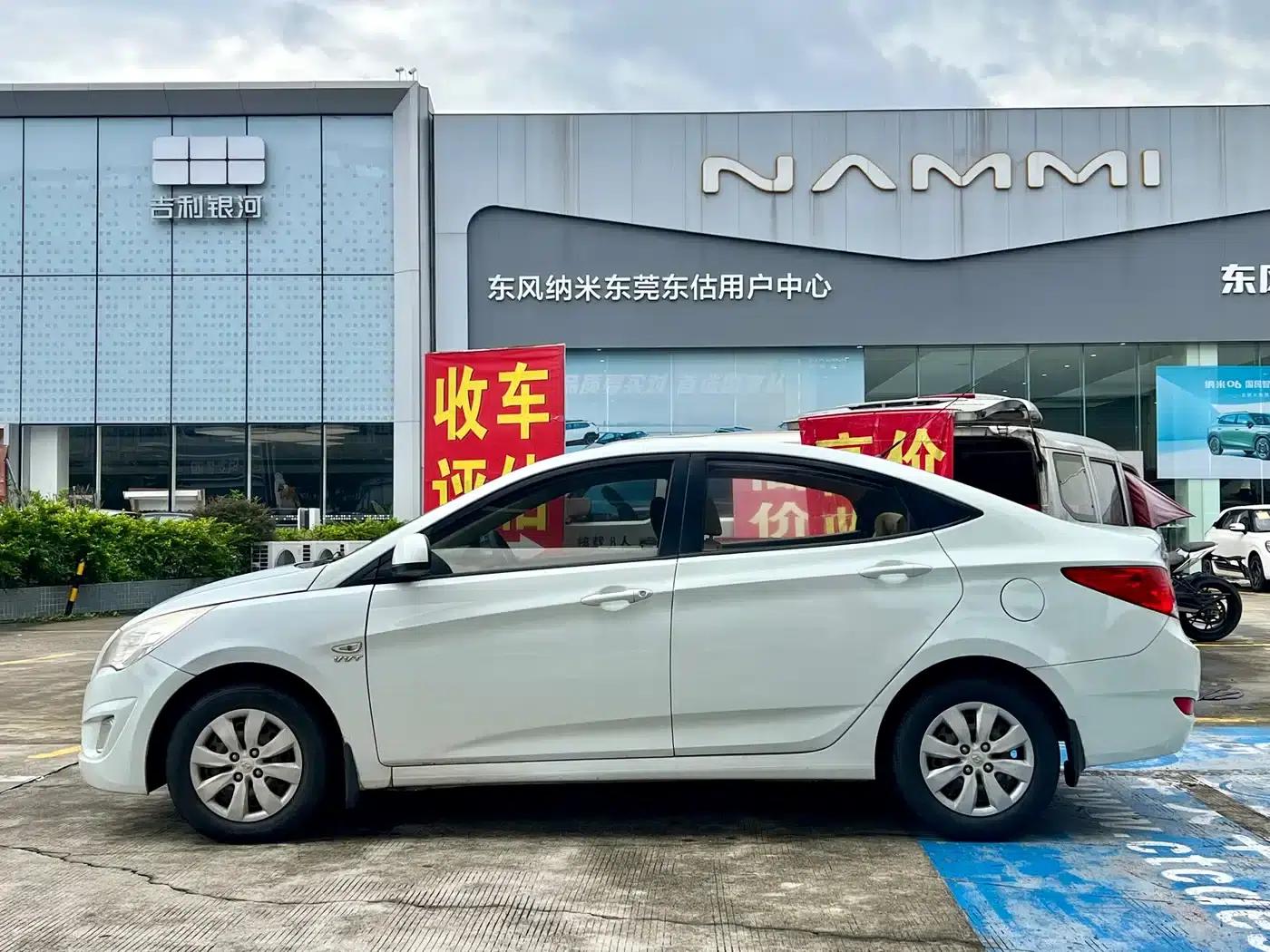 2010 Hyundai Reina Sedan 1.4L Automatic Comfort GS — миниатюра 4
