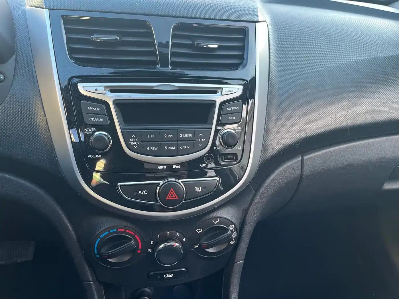 2011 Hatchback Reina 1.6L Automatic GLS Premium — миниатюра 12