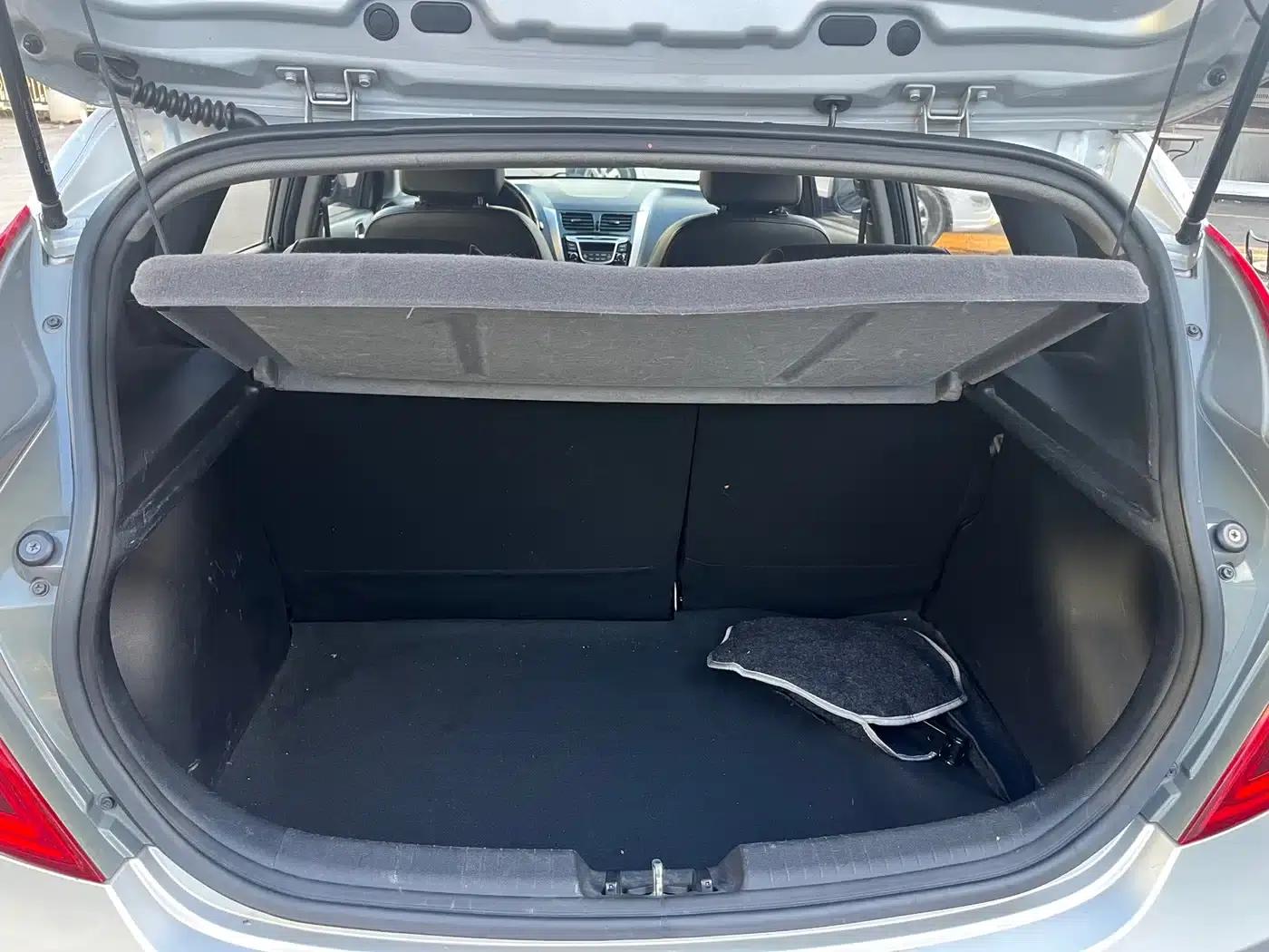 2011 Hatchback Reina 1.6L Automatic GLS Premium — миниатюра 15