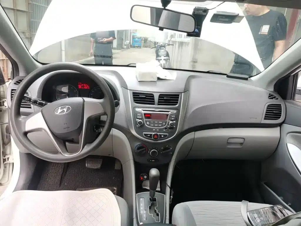 2016 Hyundai Reina 1.4L Automatic Intelligent GLS — миниатюра 5