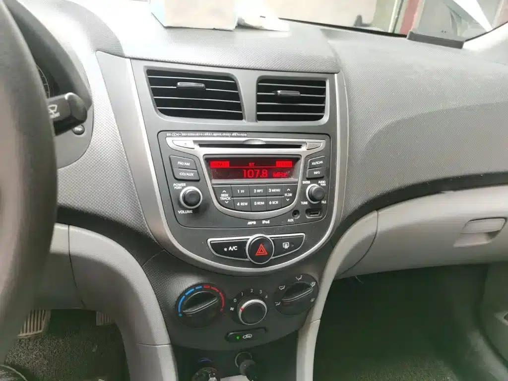 2016 Hyundai Reina 1.4L Automatic Intelligent GLS — миниатюра 9