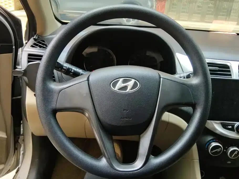 2014 Hyundai Reina 1.4L Automatic Leading Edition GLX — миниатюра 15