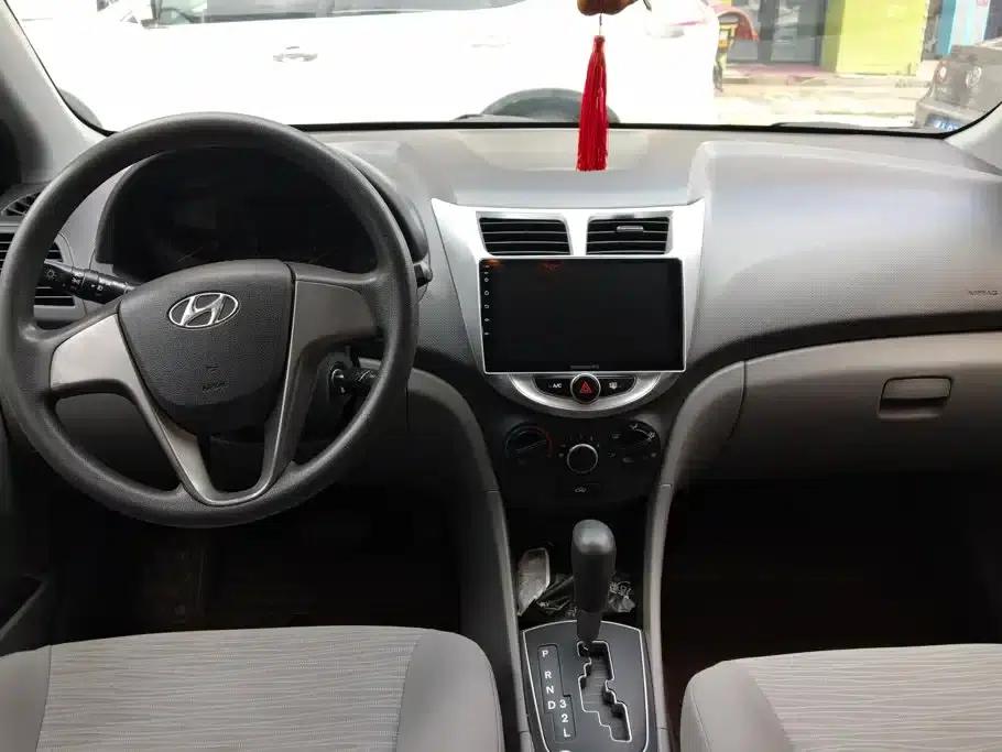 2014 Hyundai Reina 1.4L Automatic Intelligent GLS — миниатюра 12