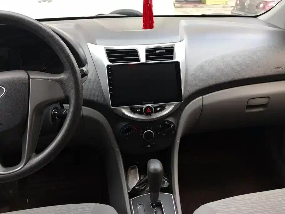 2014 Hyundai Reina 1.4L Automatic Intelligent GLS — миниатюра 13