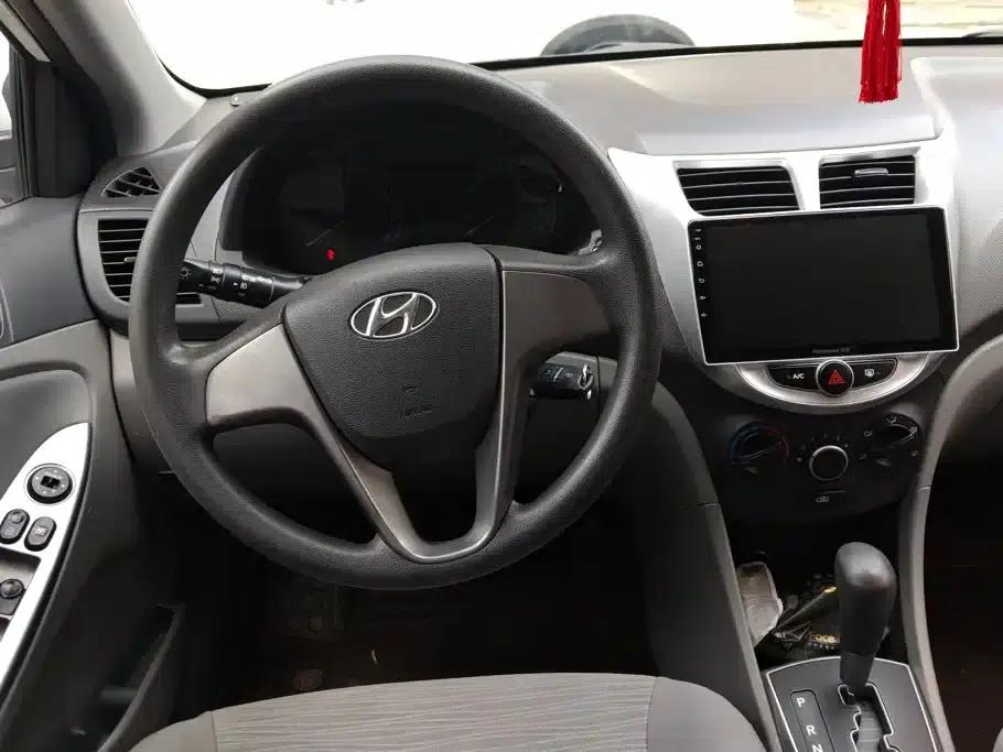 2014 Hyundai Reina 1.4L Automatic Intelligent GLS — миниатюра 15