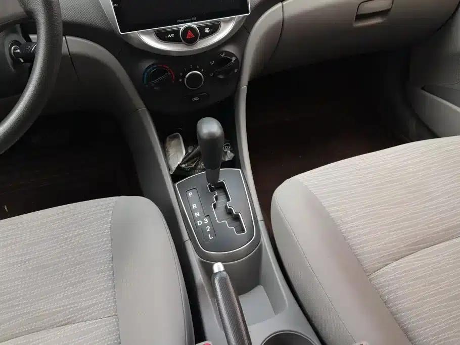 2014 Hyundai Reina 1.4L Automatic Intelligent GLS — миниатюра 16