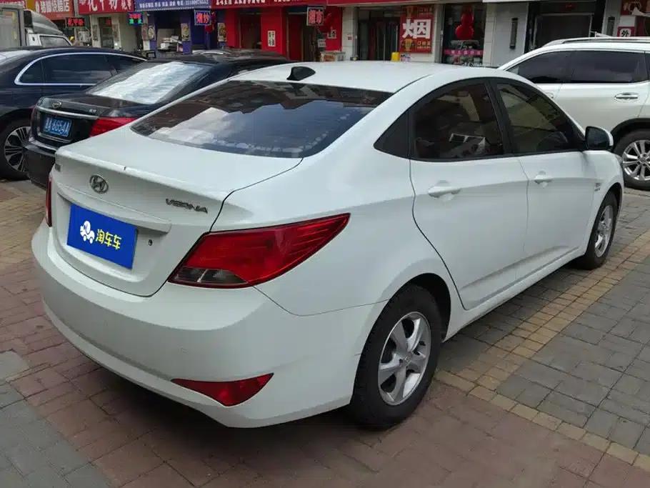 2014 Hyundai Reina 1.4L Automatic Intelligent GLS — миниатюра 3