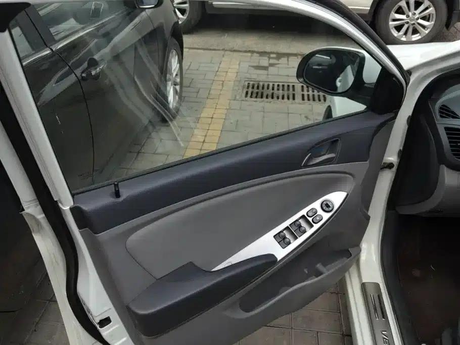 2014 Hyundai Reina 1.4L Automatic Intelligent GLS — миниатюра 7
