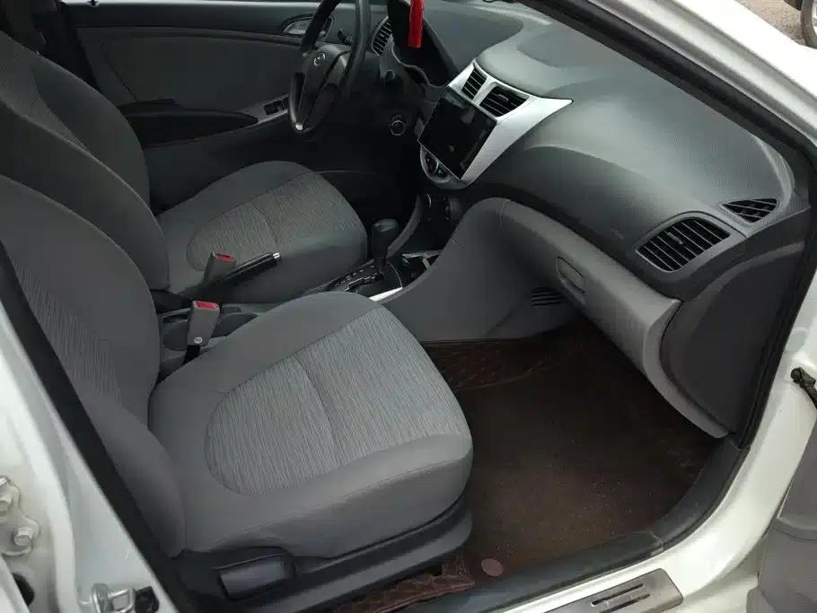 2014 Hyundai Reina 1.4L Automatic Intelligent GLS — миниатюра 8