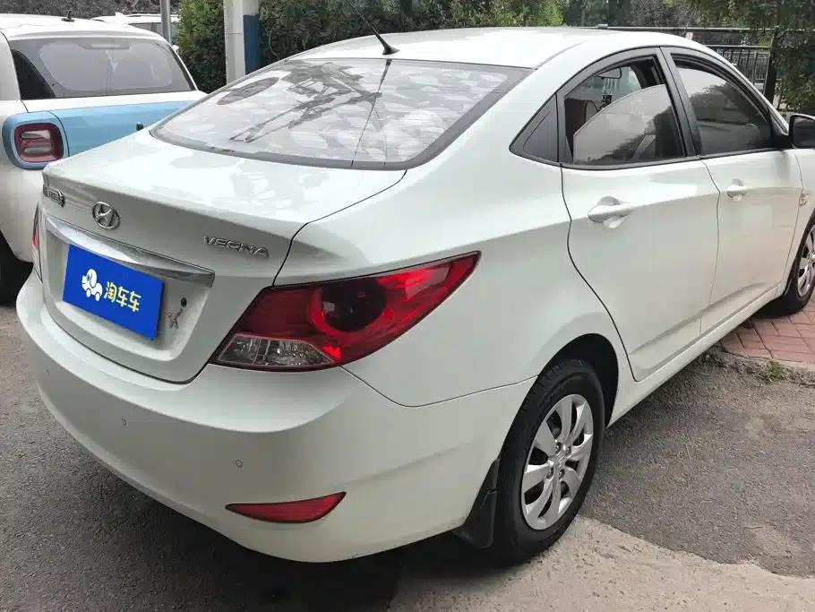 2010 Hyundai Reina Sedan 1.4L Manual Comfort GS — миниатюра 3