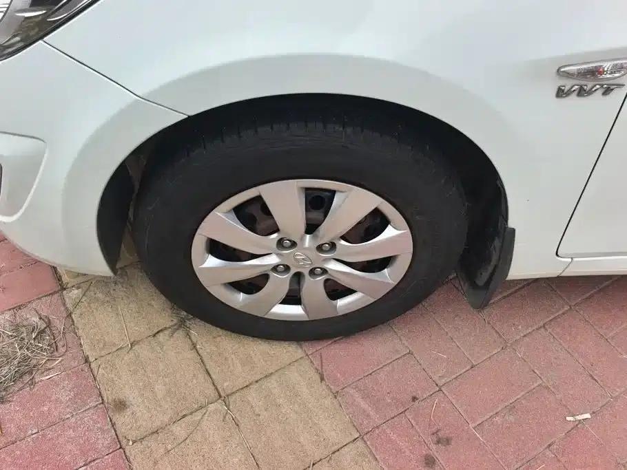 2010 Hyundai Reina Sedan 1.4L Manual Comfort GS — миниатюра 6