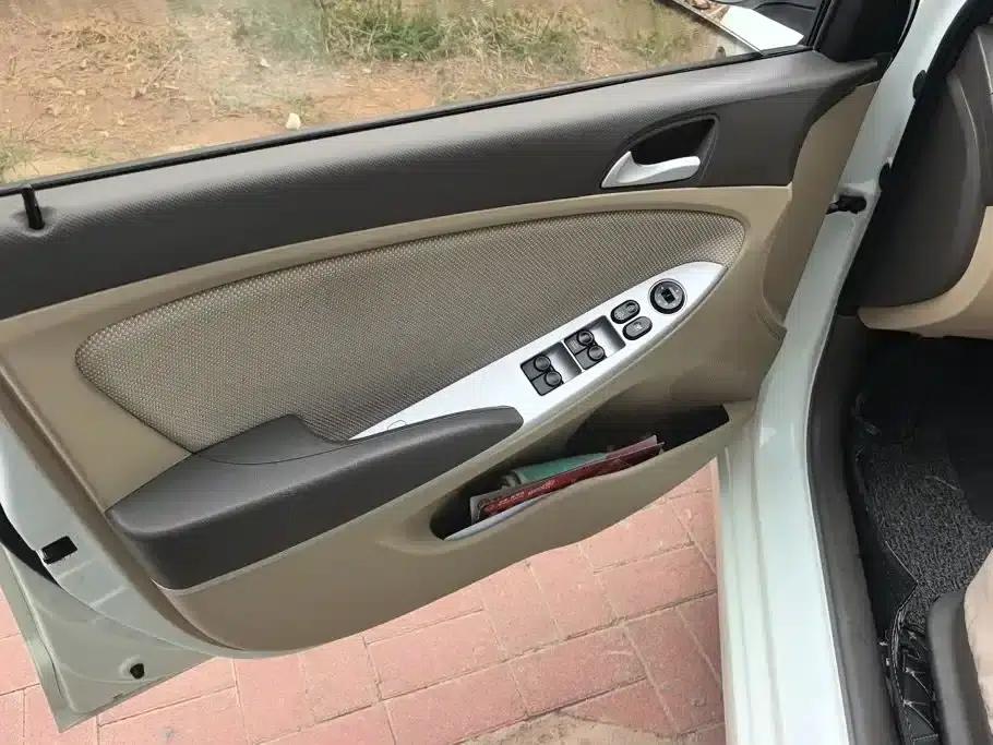 2010 Hyundai Reina Sedan 1.4L Manual Comfort GS — миниатюра 7
