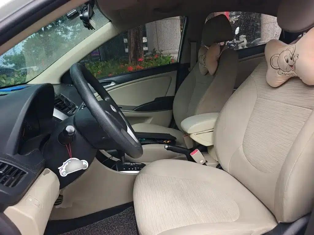 2014 Hyundai Reina 1.4L Automatic Intelligent GLS — миниатюра 12