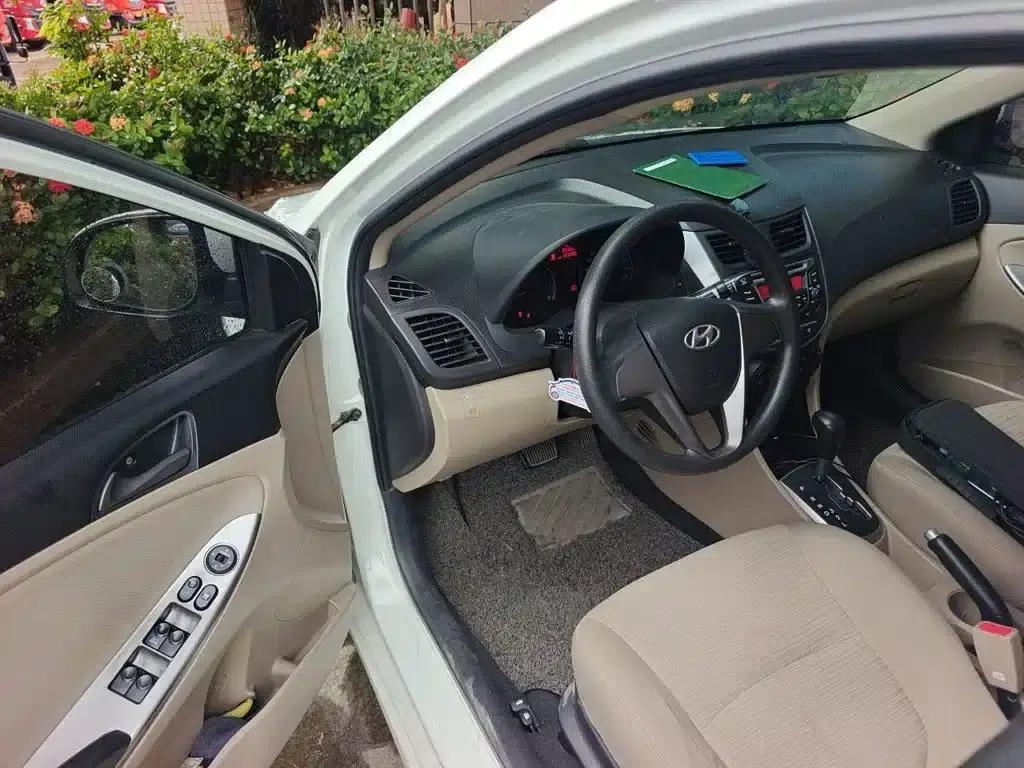 2014 Hyundai Reina 1.4L Automatic Intelligent GLS — миниатюра 13