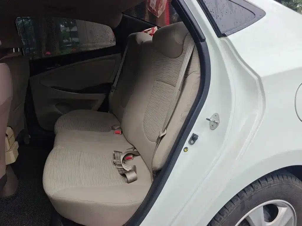 2014 Hyundai Reina 1.4L Automatic Intelligent GLS — миниатюра 14